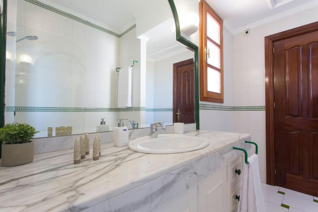 Villa Andalusian On The Sea And The Bay Of Malaga